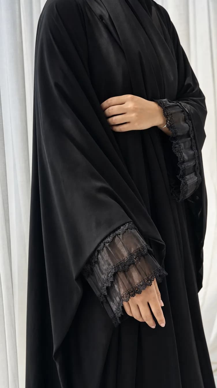 العبايات السوداء